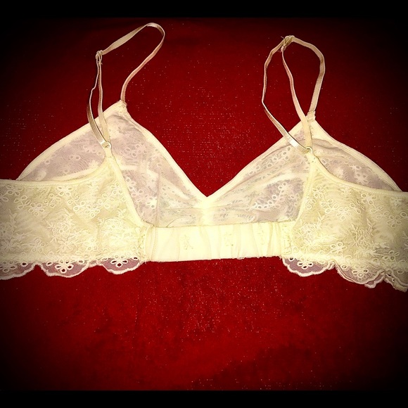 🌸Buy 1 Get 1 FREE Out From Under Bralette🌸 - Picture 2 of 3